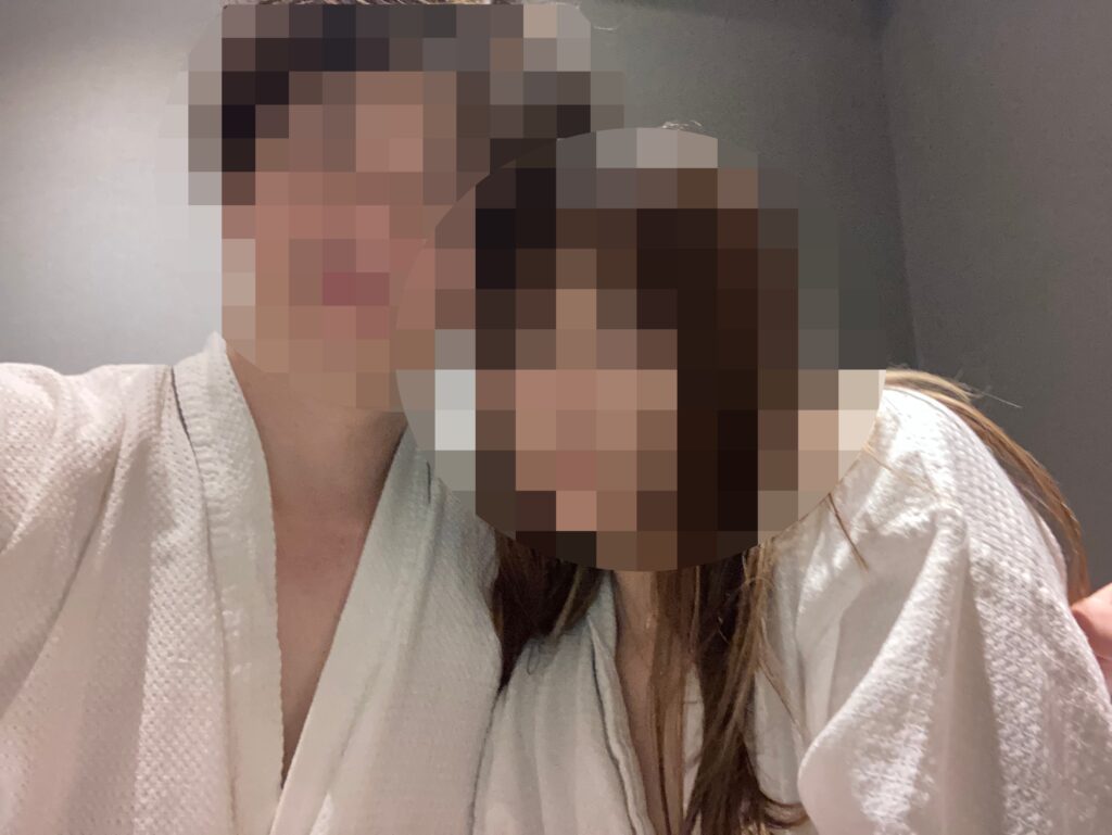 女性との写真